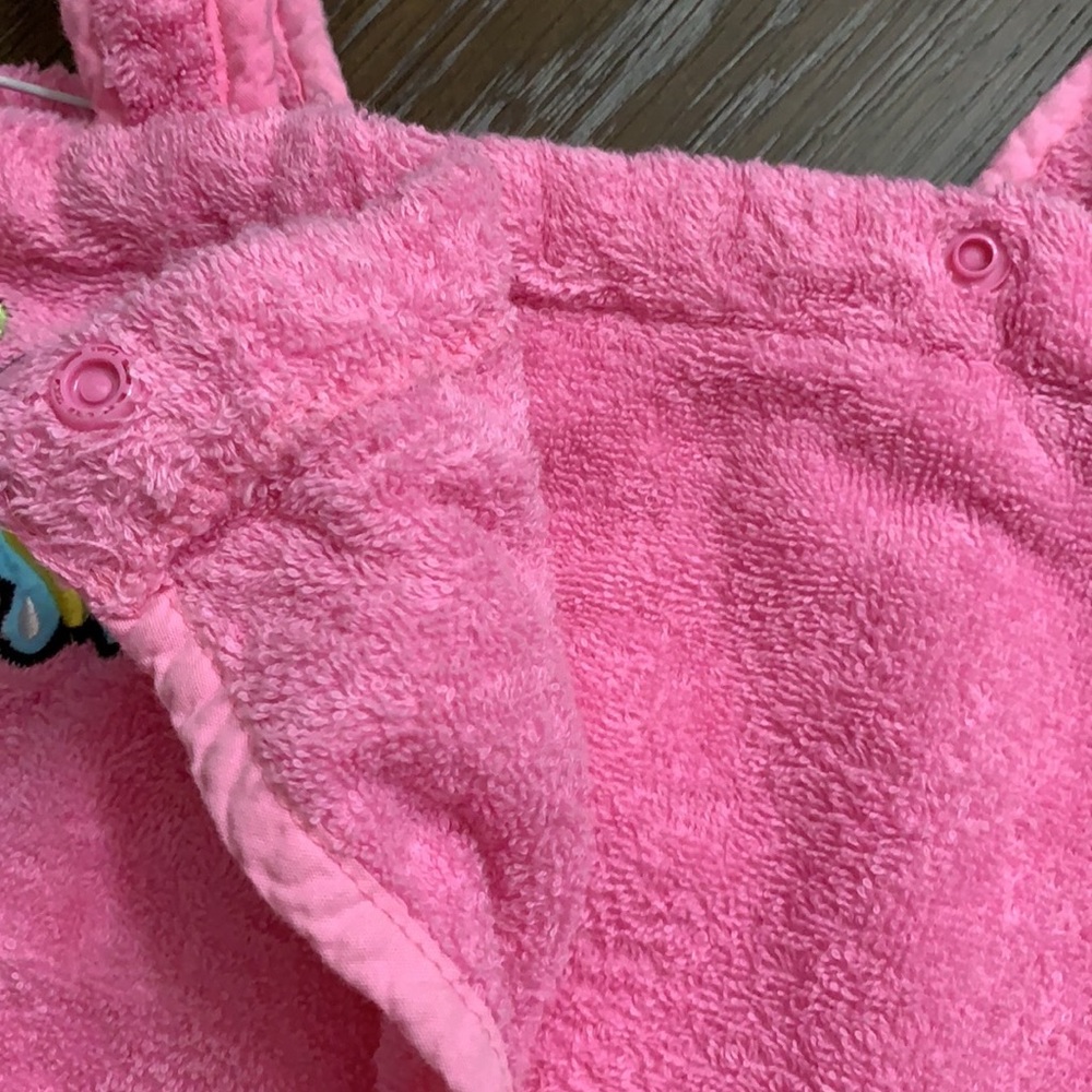 Cute Pampered Princess pink bath towel wrap/robe with shoulder straps for girls - Picture 10 of 15
